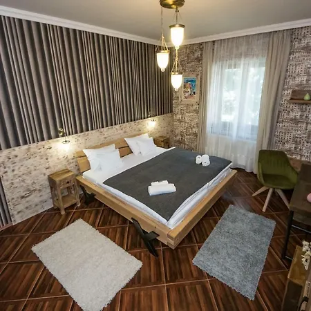 Platan Garden & Restaurant Hotel 3*