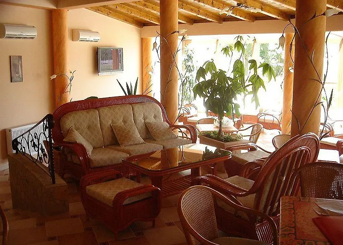 Hotel Platan Garden & Restaurant 3*
