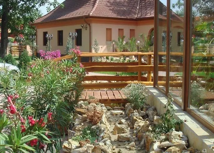 Platan Garden & Restaurant Hotel