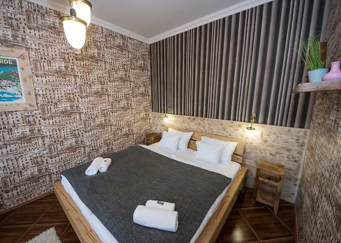 Hotel Platan Garden & Restaurant