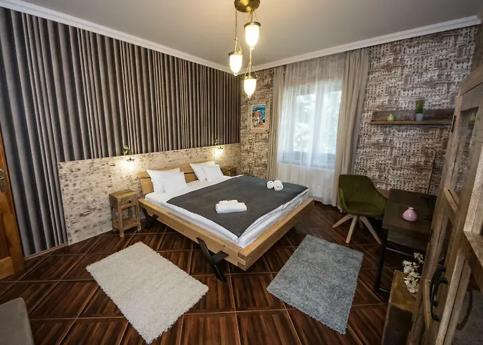 Hotel Platan Garden & Restaurant 3*
