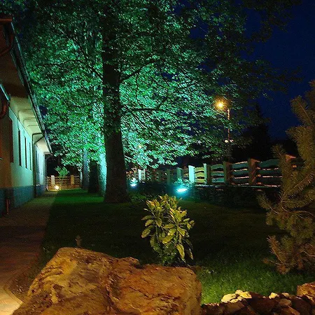 Hotel Platan Garden & Restaurant