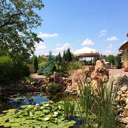 מלון Platan Garden & Restaurant