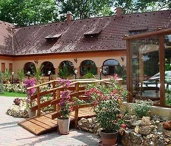 מלון Platan Garden & Restaurant Hajdúszoboszló
