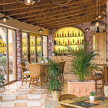Platan Garden & Restaurant 3*