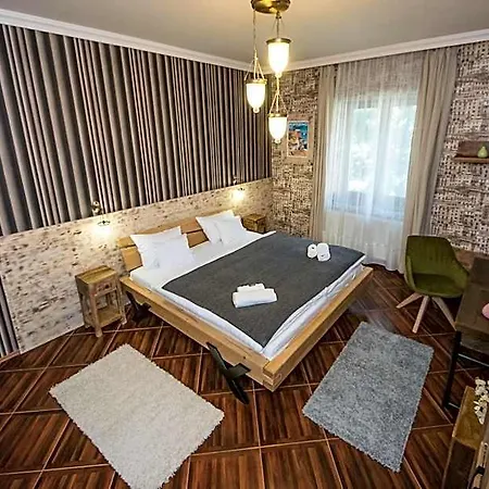 Platan Garden & Restaurant