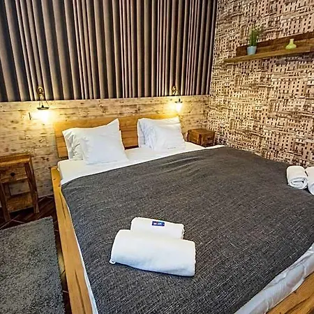 Platan Garden & Restaurant Хайдусобосло