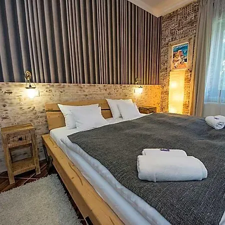 Platan Garden & Restaurant 3*