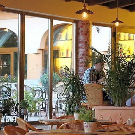 Отель Platan Garden & Restaurant