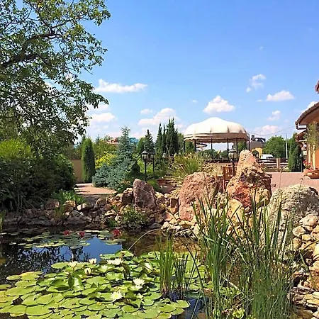 Platan Garden & Restaurant 3*