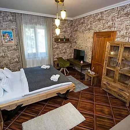 Platan Garden & Restaurant Отель Хайдусобосло