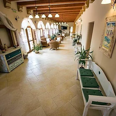 Отель Platan Garden & Restaurant 3*