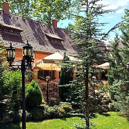 Platan Garden & Restaurant 3*