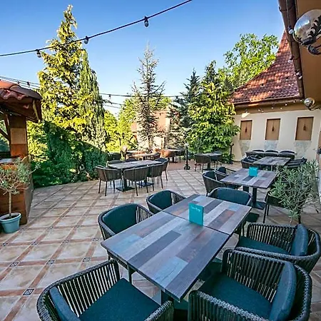 Platan Garden & Restaurant Отель