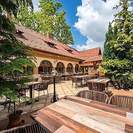 Platan Garden & Restaurant