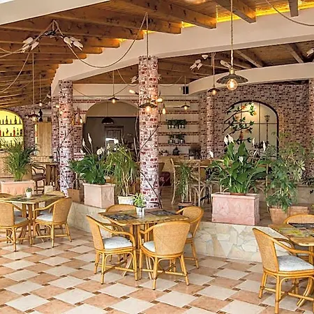 Platan Garden & Restaurant Отель 3*