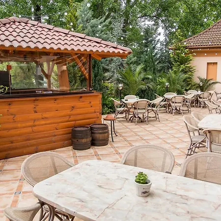 מלון Platan Garden & Restaurant Hajdúszoboszló