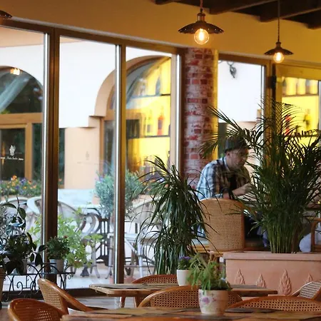 Platan Garden & Restaurant