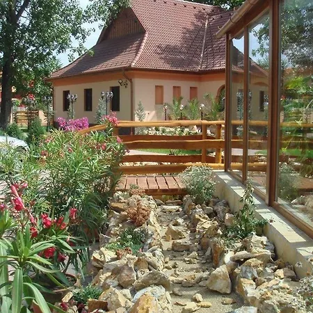 Platan Garden & Restaurant Hotel