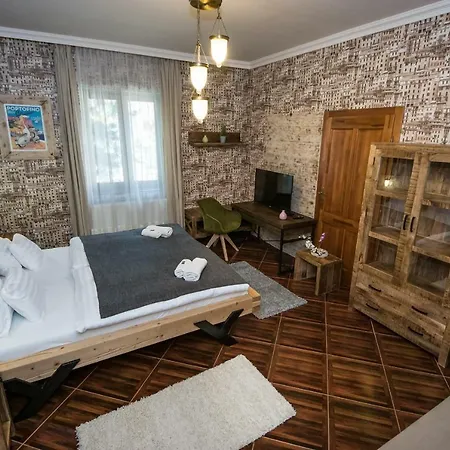 Platan Garden & Restaurant Хайдусобосло