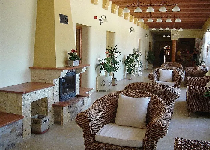 Platan Garden & Restaurant Отель Хайдусобосло
