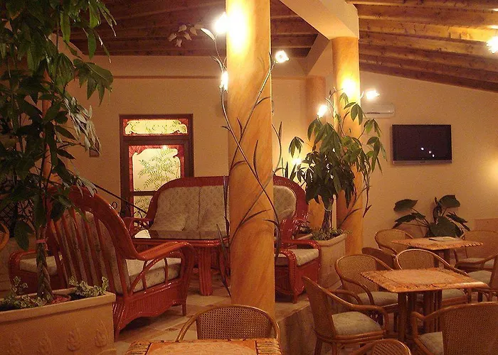 Platan Garden & Restaurant Хайдусобосло