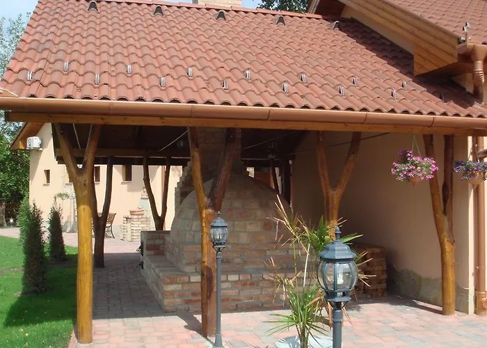 Отель Platan Garden & Restaurant