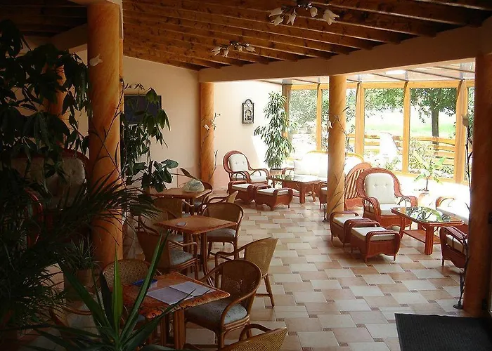 Отель Platan Garden & Restaurant Хайдусобосло
