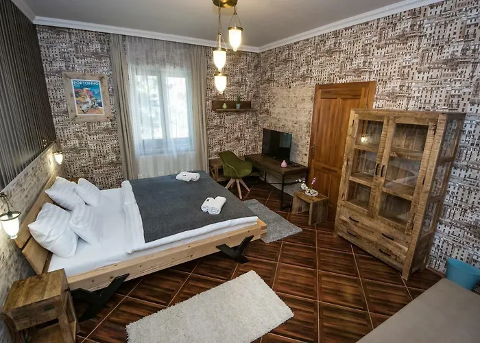 Platan Garden & Restaurant Хайдусобосло